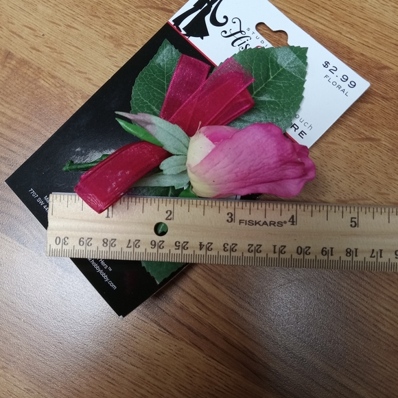 Boutonniere True Touch Pink Rose - Picture 3 of 6
